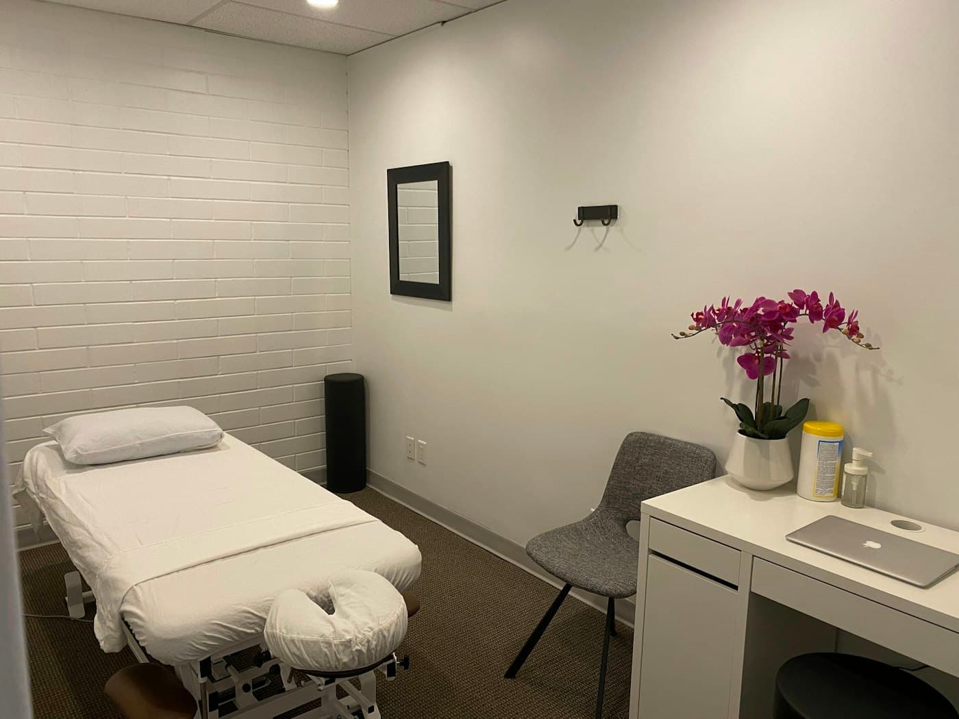 Reception area at Harlow Bodywork Studio